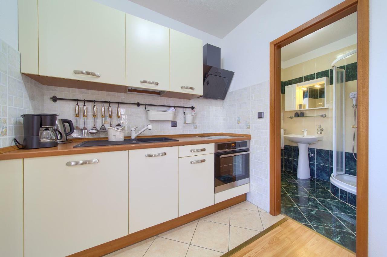 Apartments Stolfa Крк Екстер'єр фото