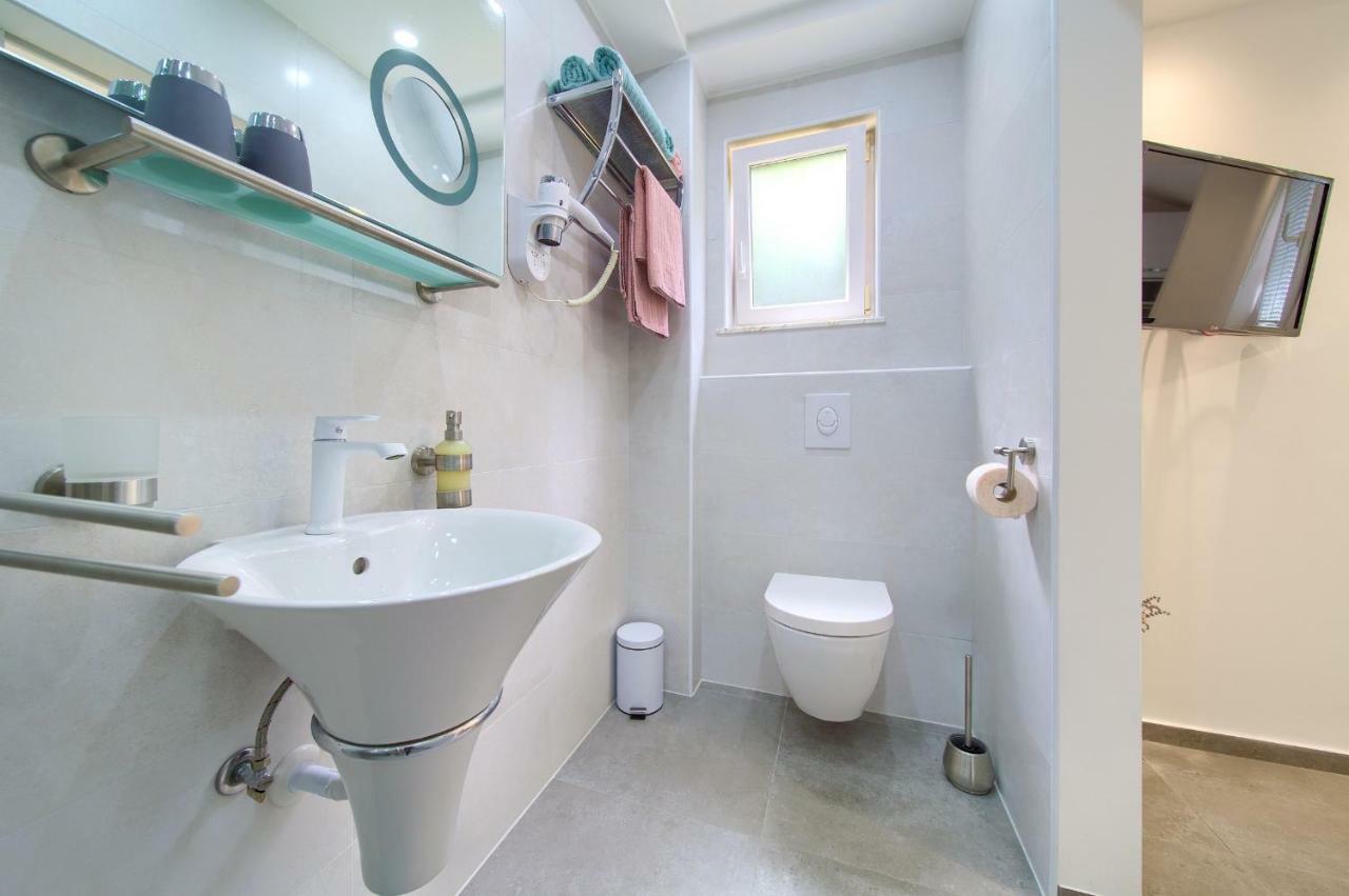 Apartments Stolfa Крк Екстер'єр фото